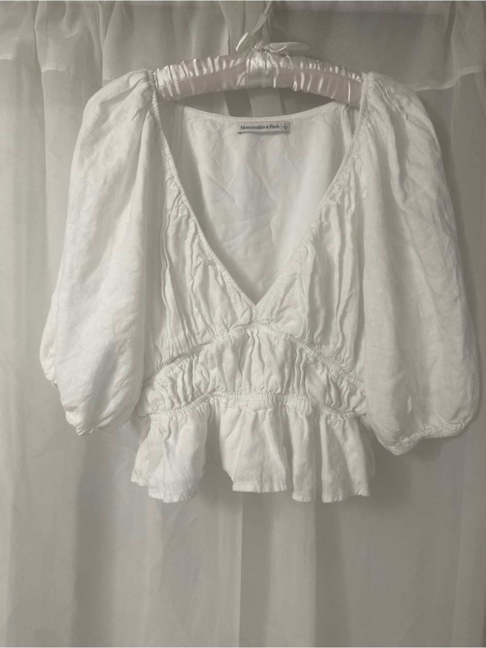 Abercrombie & Fitch White Linen V-Neck Puff sleeve top